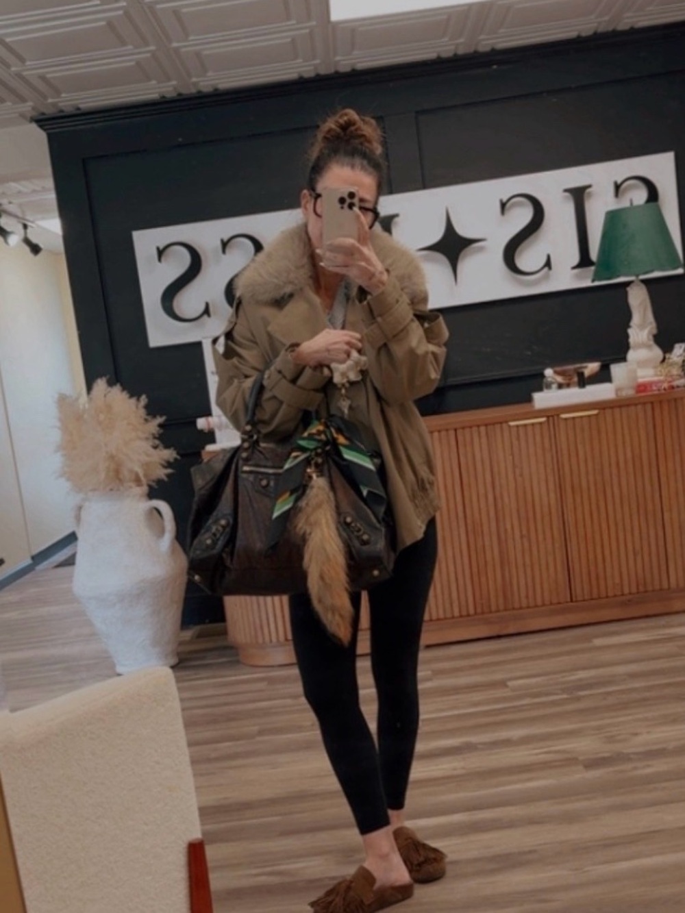 Balenciaga Part Time City Bag Distressed Dark Brown Leather Shoulder Bag - Picture 4 of 5